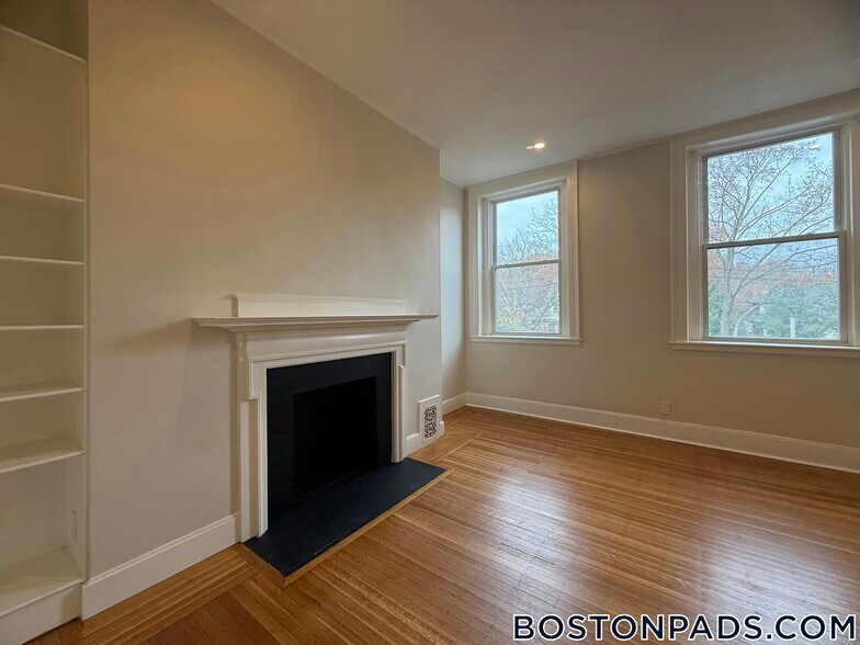 Building Photo - 1726 Beacon St