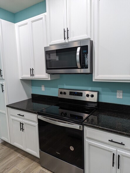 Building Photo - 2010 Seminole Blvd S