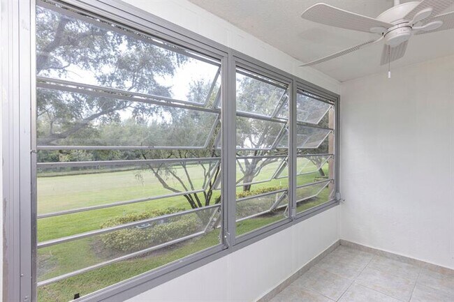 Building Photo - 1000 SW 125th Ave