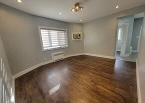 Building Photo - 676 E 5th St