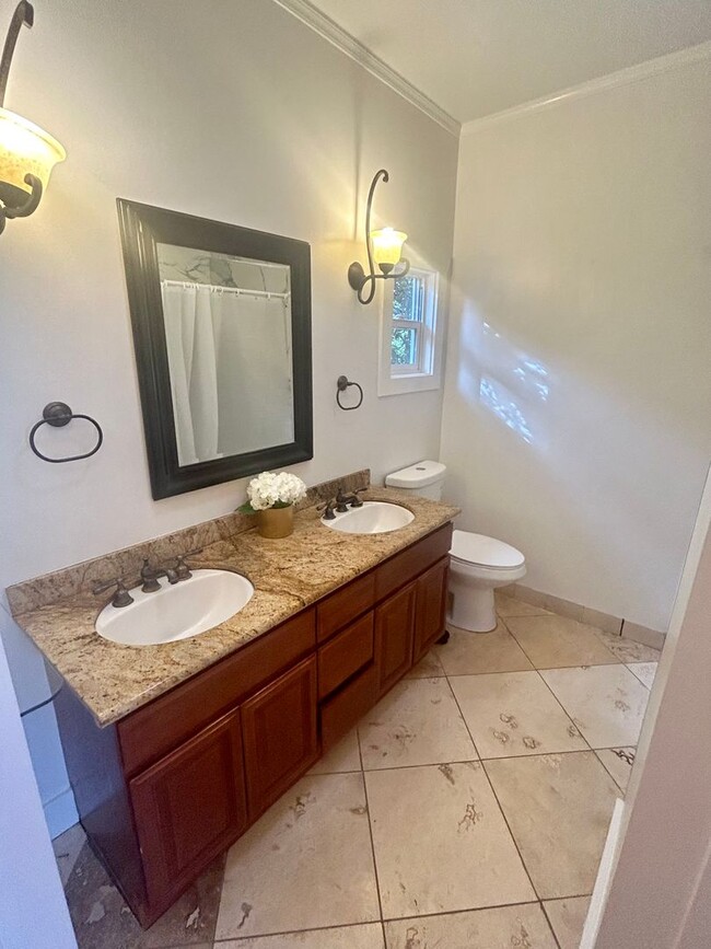 Building Photo - Fabulous vintage charm with all the modern...