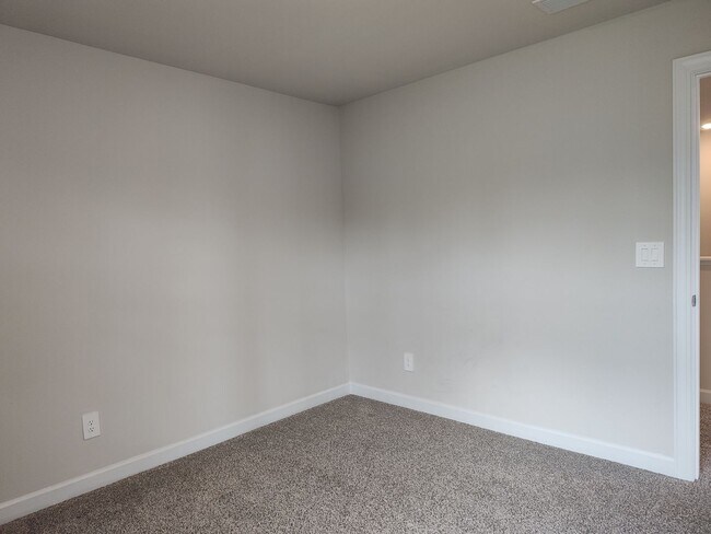 Building Photo - 5 BD/3.5 BA House in Shepherds Landing!