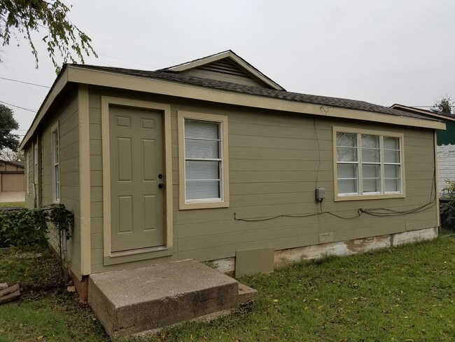 Building Photo - Charming 3 Bedroom 1 Bath in Ridglea Area!