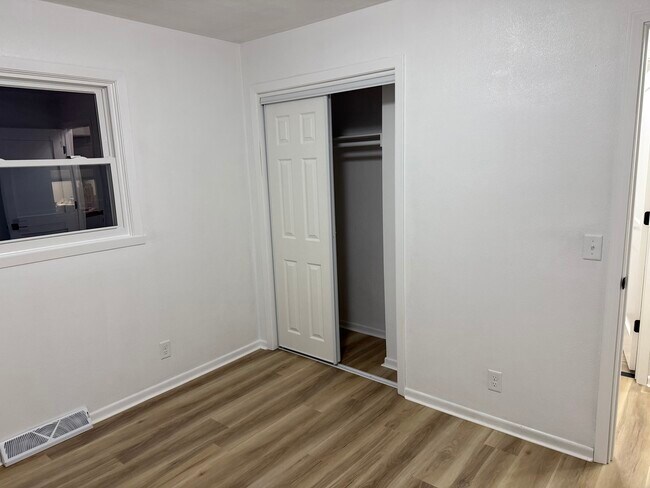 Building Photo - 250 Westridge Rd