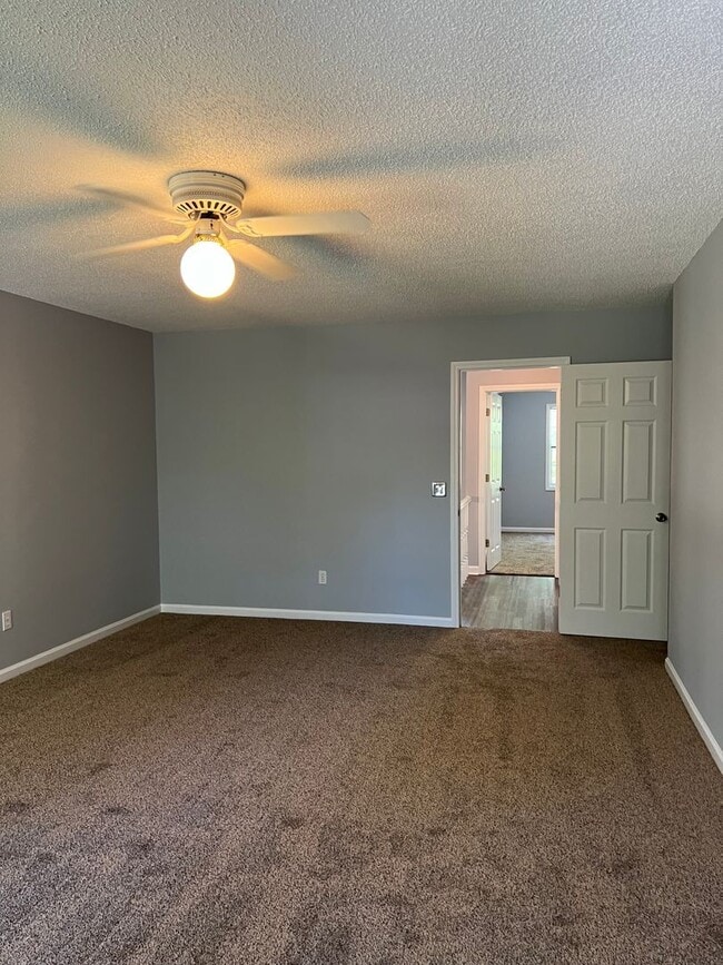 Building Photo - 113 Pineridge Dr