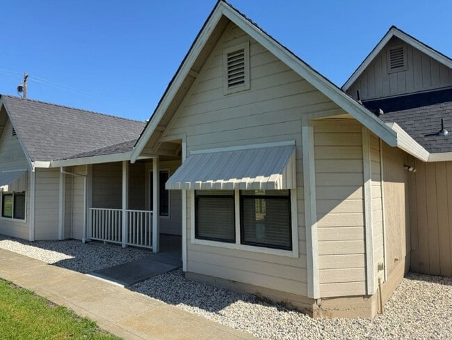 Building Photo - Unique 2 Bedroom Country Property Vacaville *Star Rentals