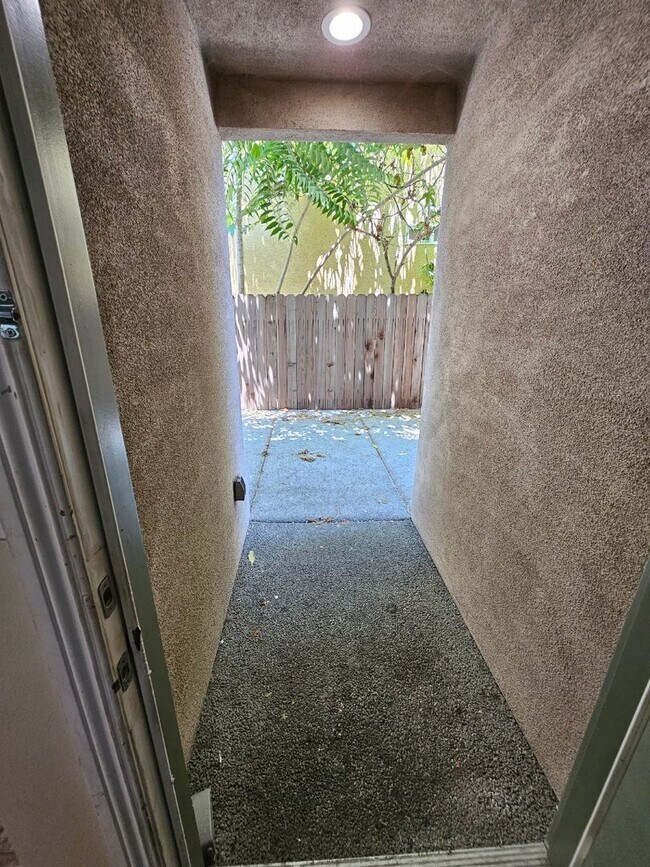 Building Photo - 23(1456,1458)