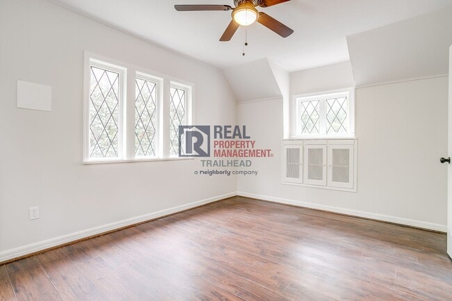 Building Photo - Spacious 3 bed 2 bath Monticello Duplex with Loft