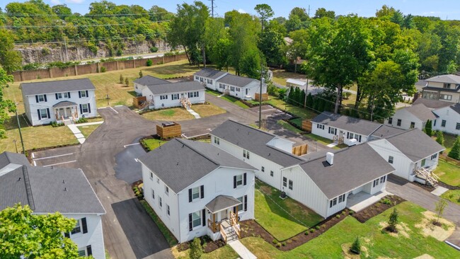 Building Photo - Completely Renovated 2BR, 1.5BA Duplex in West Nashville!