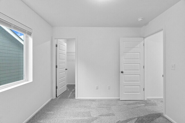 Building Photo - Two-Story Port Orchard Home
