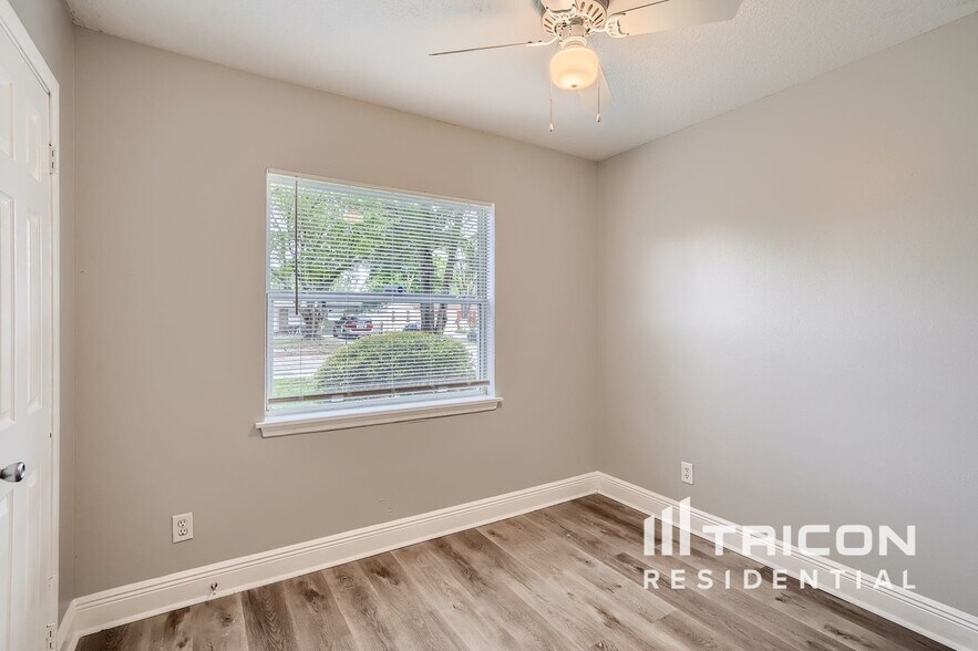 Building Photo - 322 Notre Dame Dr