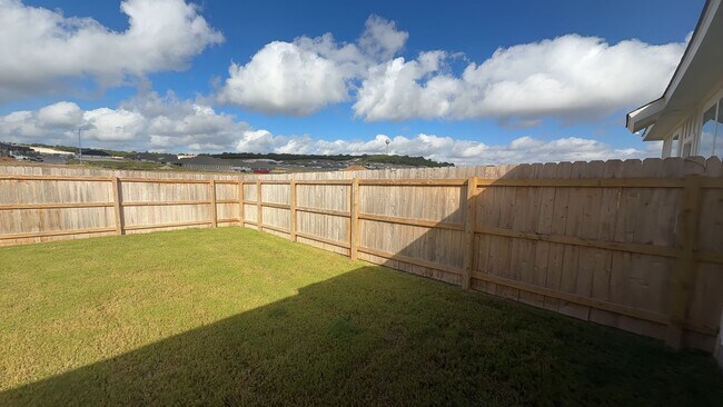 Building Photo - 616 Pacific Crest Trl