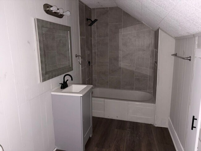 Building Photo - 931 9th Ave