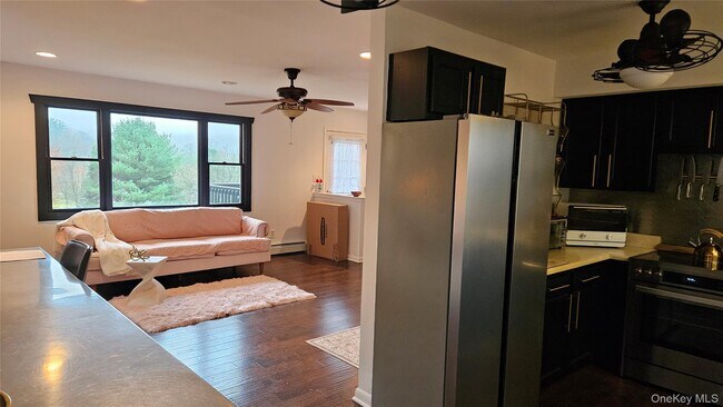 Building Photo - 40 Woodbury Rd