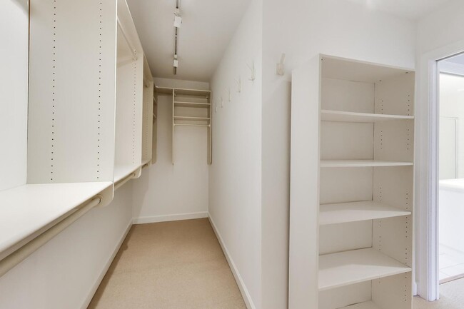 Building Photo - 417 Ashbury Dr