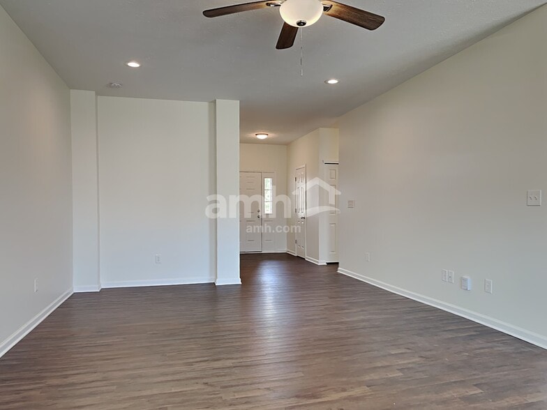 Building Photo - 877 Coralberry Ln