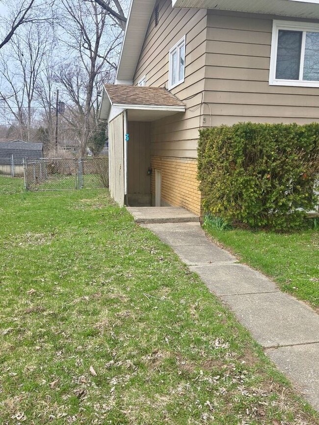 Building Photo - 1 bedroom unit Berrien Springs