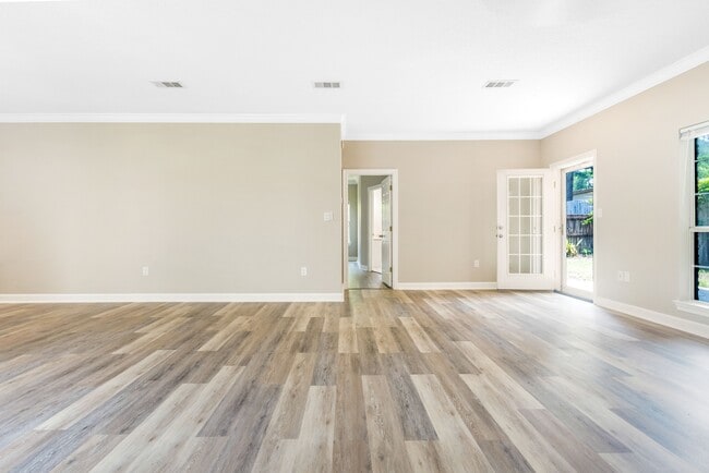 Building Photo - 5931 Hermitage Dr