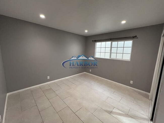 Building Photo - 4565 W 132nd St