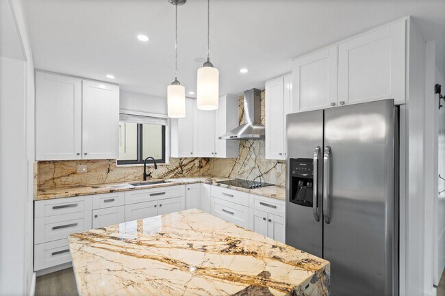 Building Photo - Beautiful home in quiet neighborhood