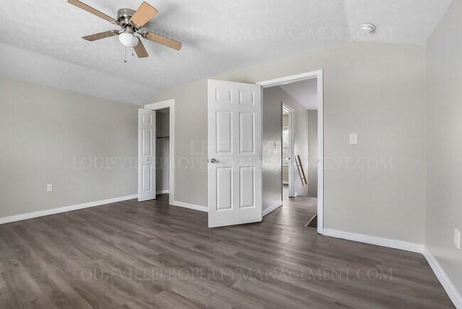 Building Photo - 2216 W Ormsby Ave