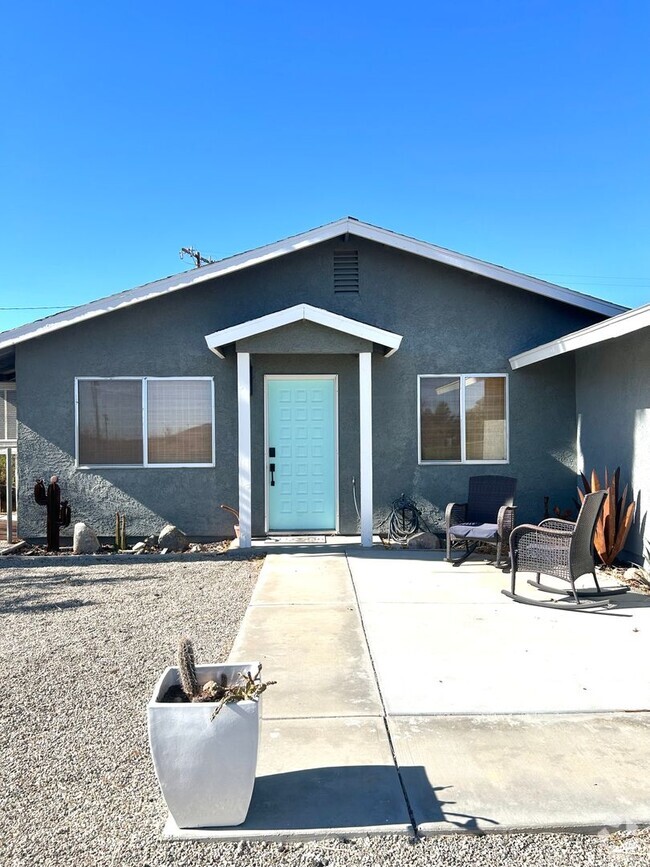 Building Photo - Modern Industrial Feel 4 Bedroom 2 Bathroo...