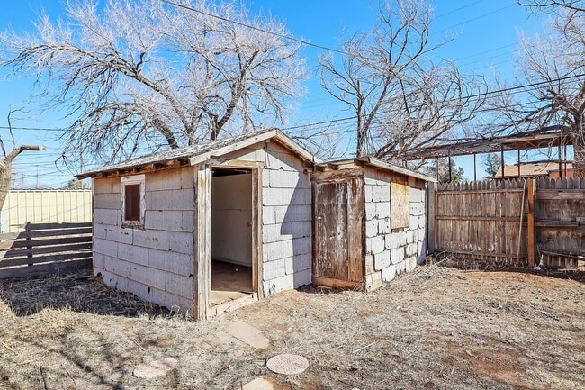 Building Photo - 106 N Virginia St
