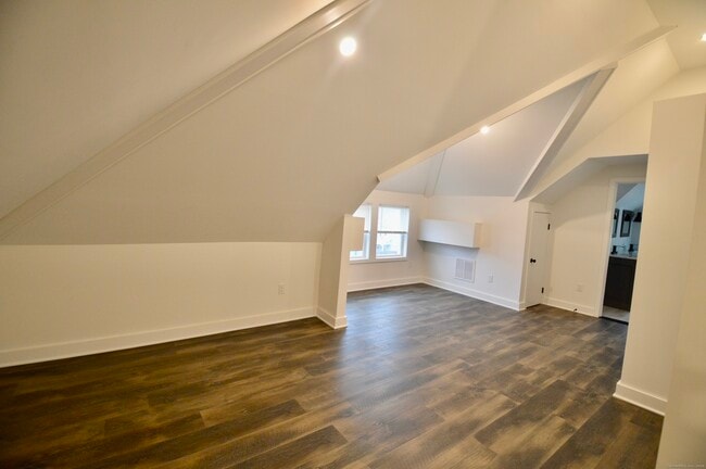 Building Photo - 21 Nichols St