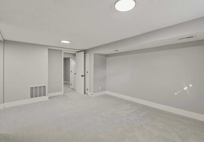 Building Photo - 403 Highland Dr
