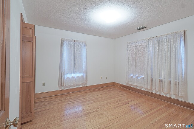 Building Photo - 1129 N Colony Rd