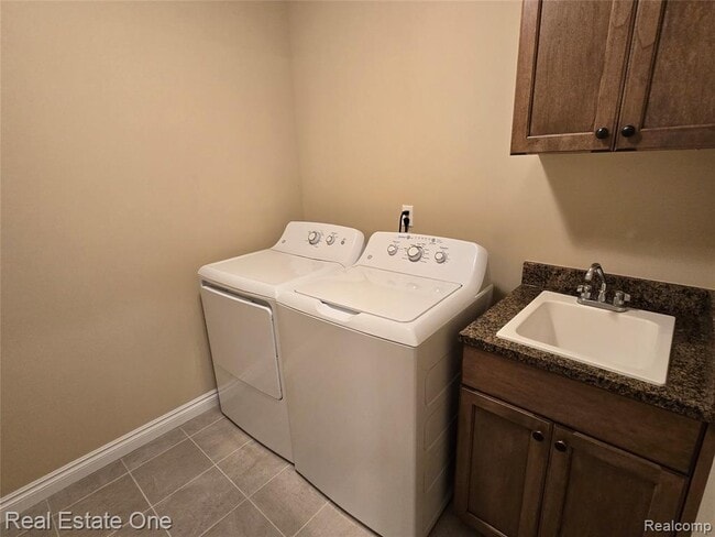 Building Photo - 1131 Woodslee Ave