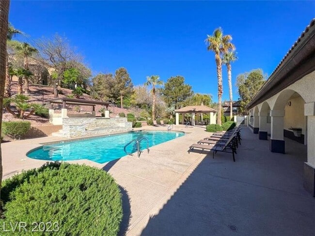 Building Photo - Stunning condo in Henderson!