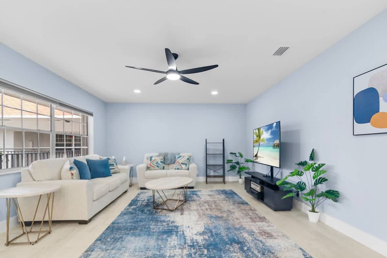 Building Photo - 2424 NE 9th St