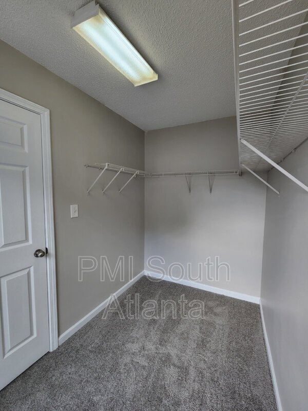 Building Photo - 176 Shenandoah Dr