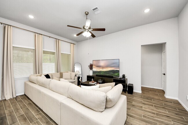 Building Photo - 6618 Beacon View Dr