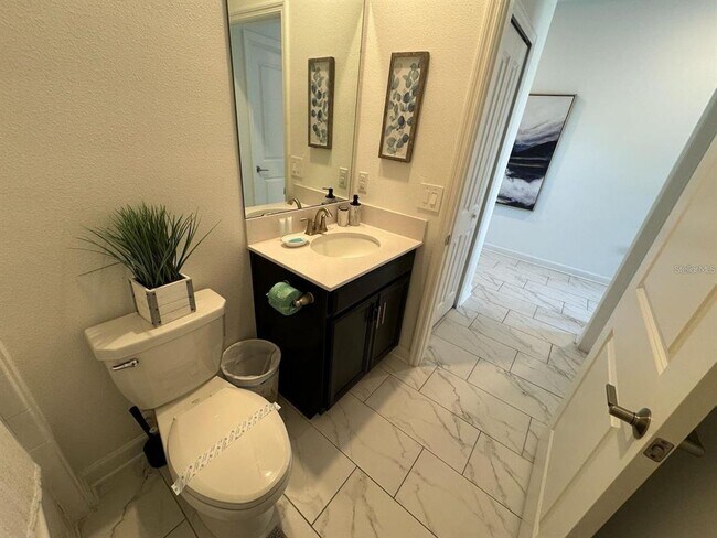 Building Photo - 9235 Sommerset Hills Dr
