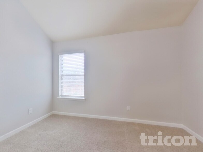 Building Photo - 20 Silver Peak Dr