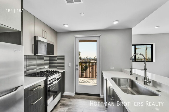 Building Photo - 5608 W LA Mirada Ave