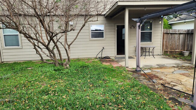 Building Photo - 3911 Falvel Cove Dr