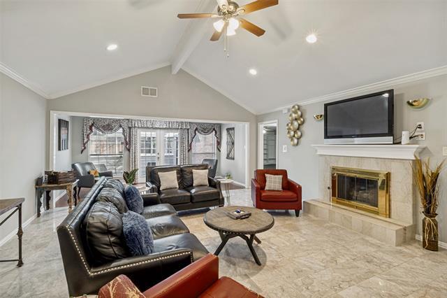 Building Photo - 3024 Encino Dr