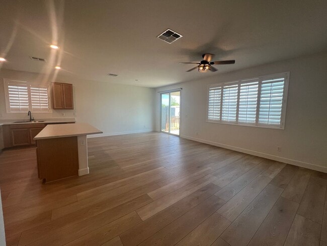 Building Photo - Updated 3 Bed/2 Bath in Excellent Glendale...