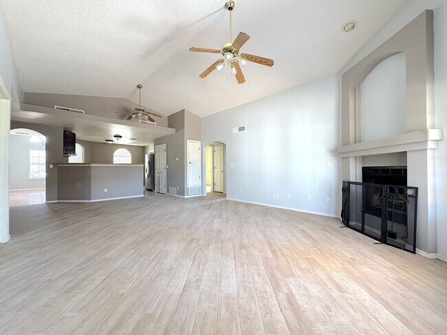 Building Photo - East El Paso 3bed/2bath!