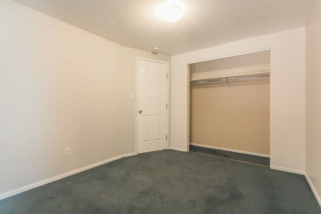 Building Photo - 604 Marine St