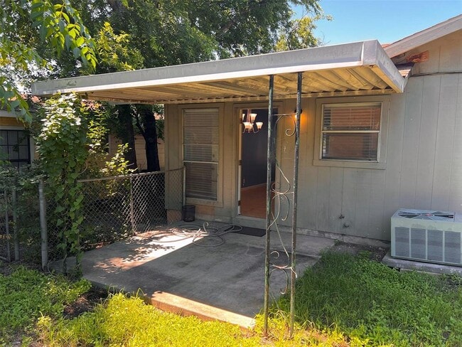 Building Photo - 3503 Southridge Dr