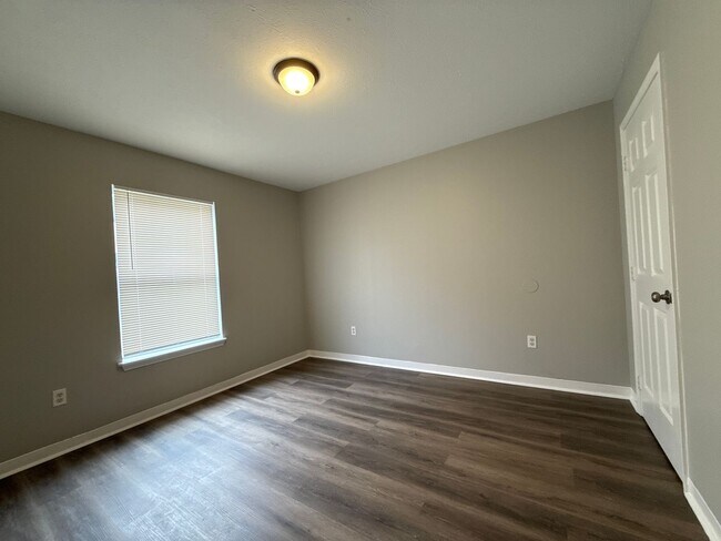 Building Photo - 2708 Greenwood Ave