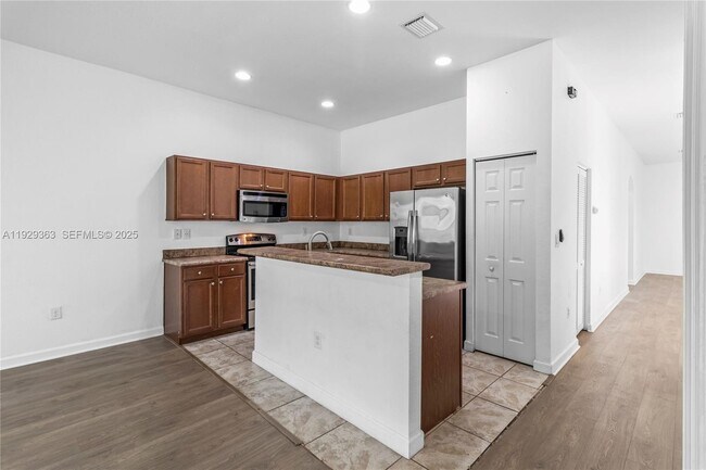 Building Photo - 3560 W 88th St