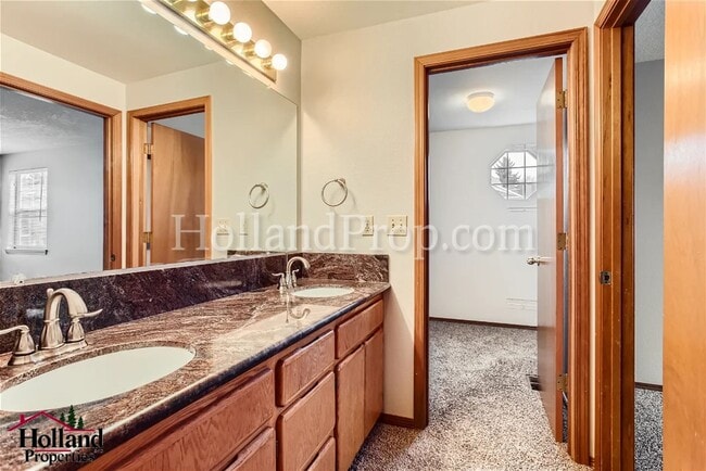 Building Photo - Gorgeous & Spacious Home 4 beds 3 bath!!!