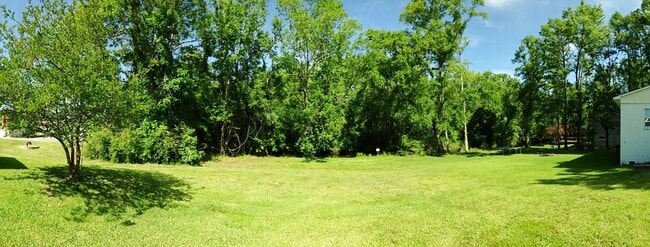 Building Photo - Lake Front Adorable Home!