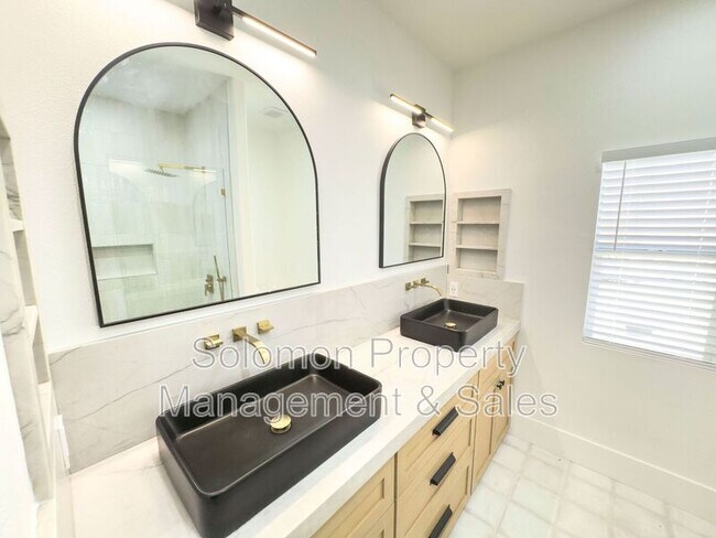 Building Photo - 1111 Britem Ct