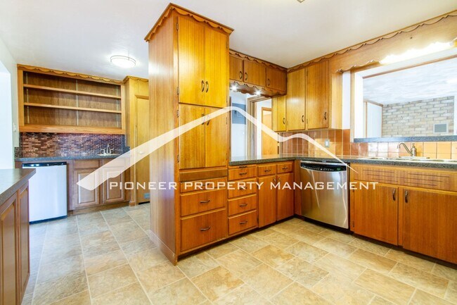 Building Photo - Spacious Home on Quiet Street with 2 Car Garage and Central A/C